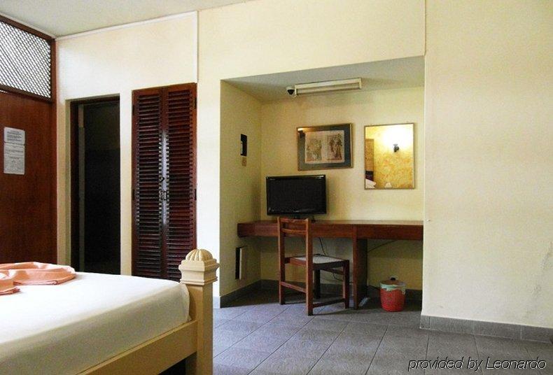 Yoho Rivi Ras Hotel Dehiwala-Mount Lavinia Zimmer foto