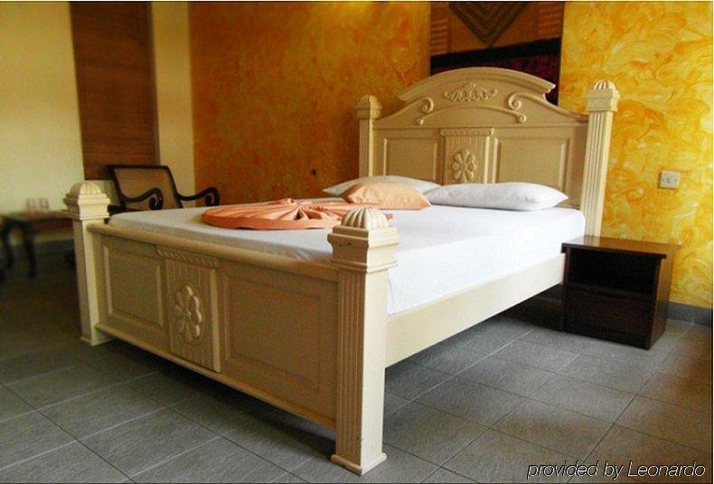 Yoho Rivi Ras Hotel Dehiwala-Mount Lavinia Zimmer foto