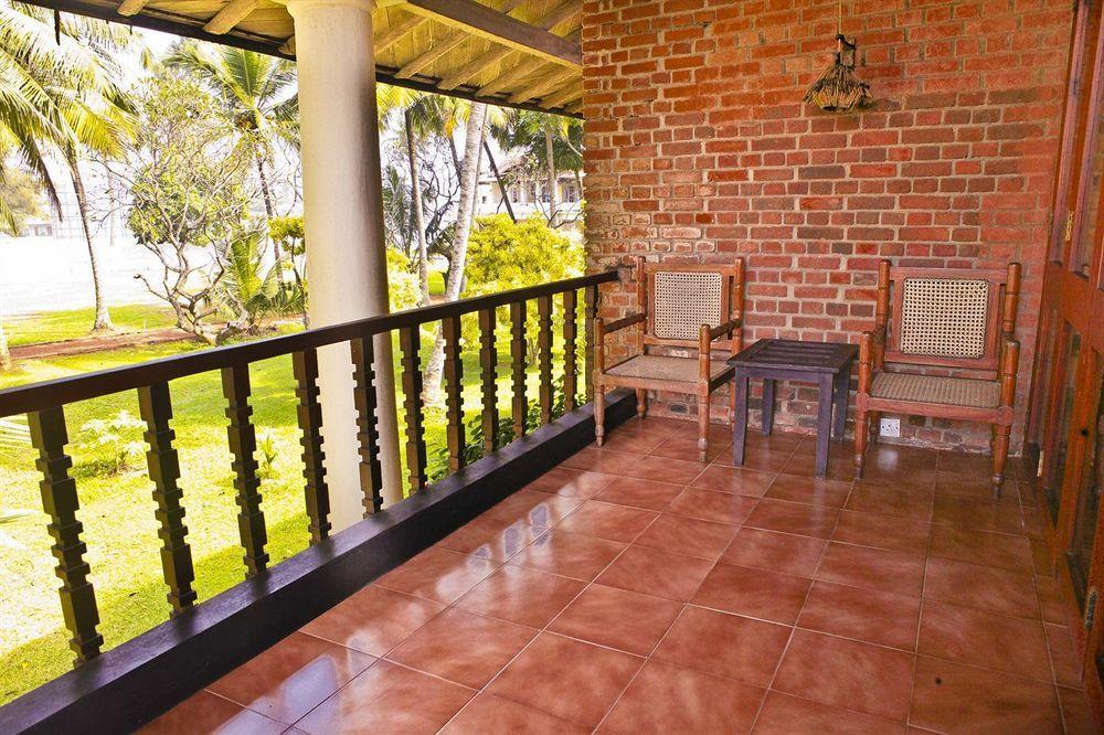 Yoho Rivi Ras Hotel Dehiwala-Mount Lavinia Exterior foto