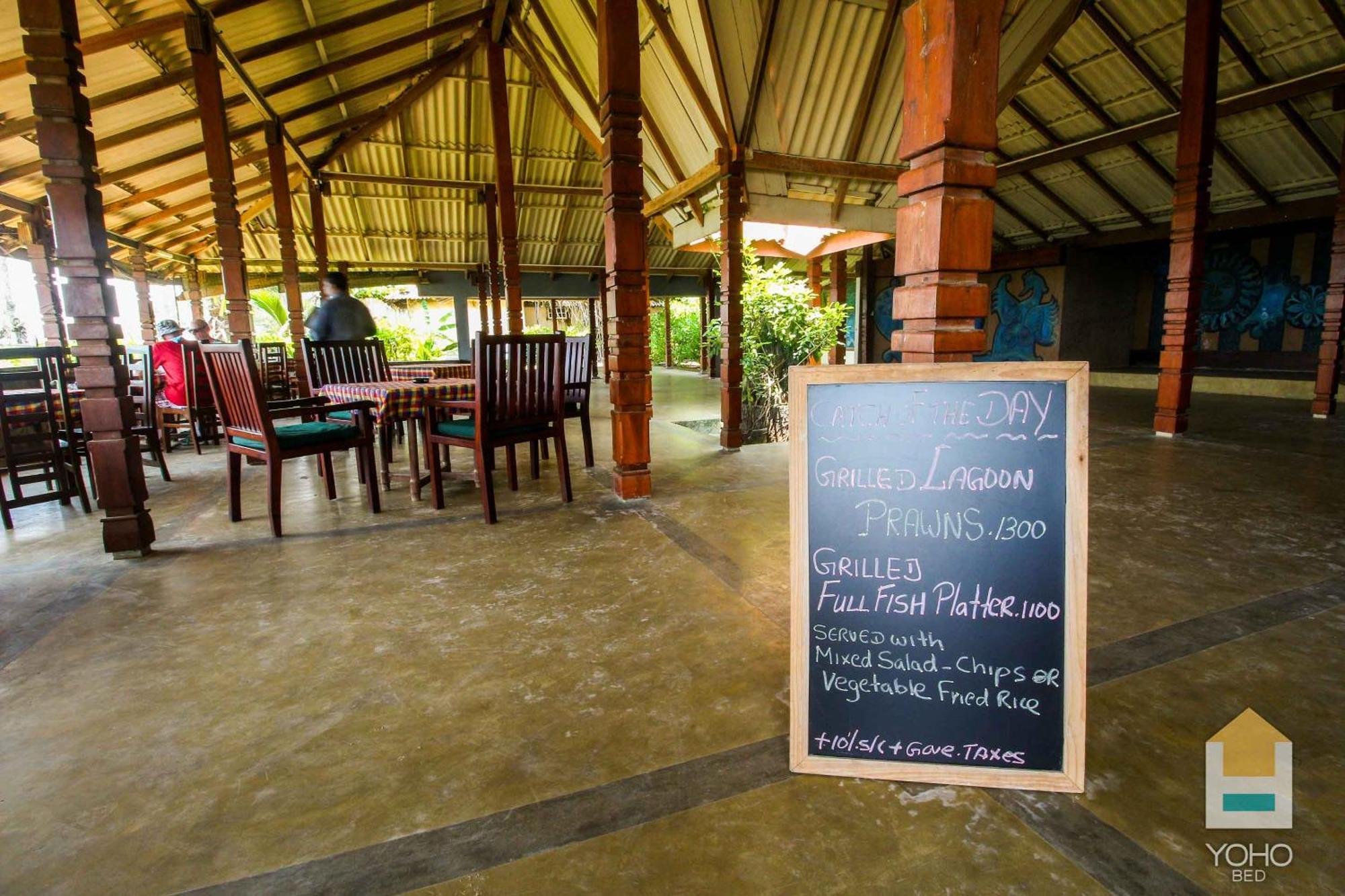 Yoho Rivi Ras Hotel Dehiwala-Mount Lavinia Exterior foto